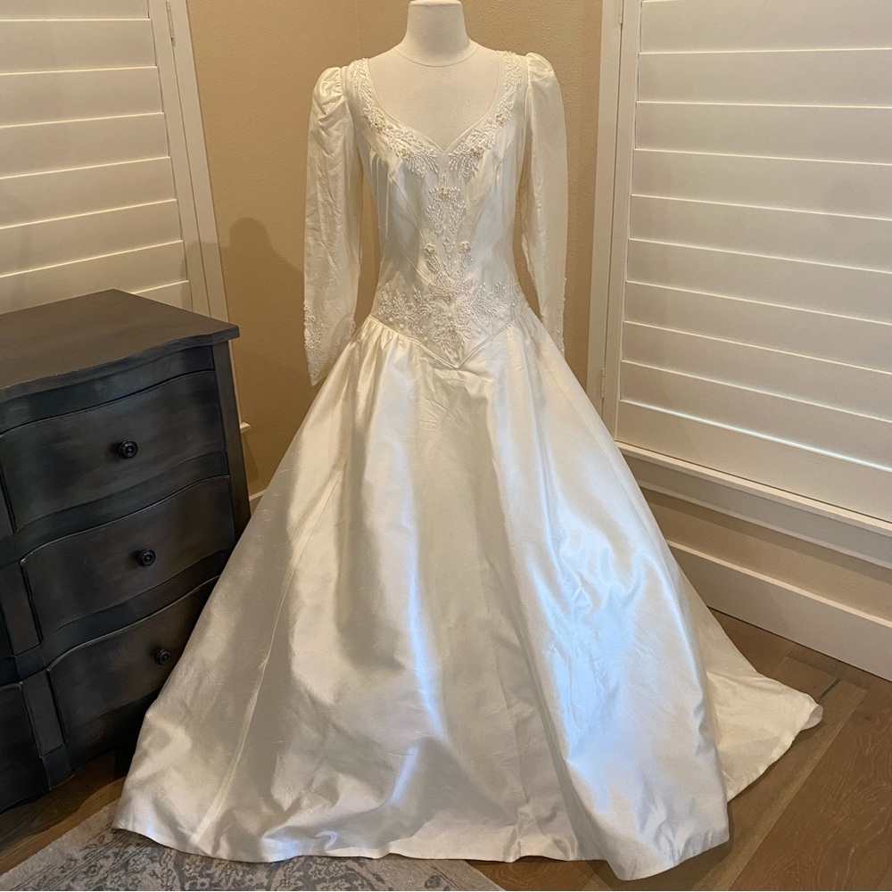 100% silk vintage Ivory Bridal Gown with straps with beaded bodice - Picture 6 of 16